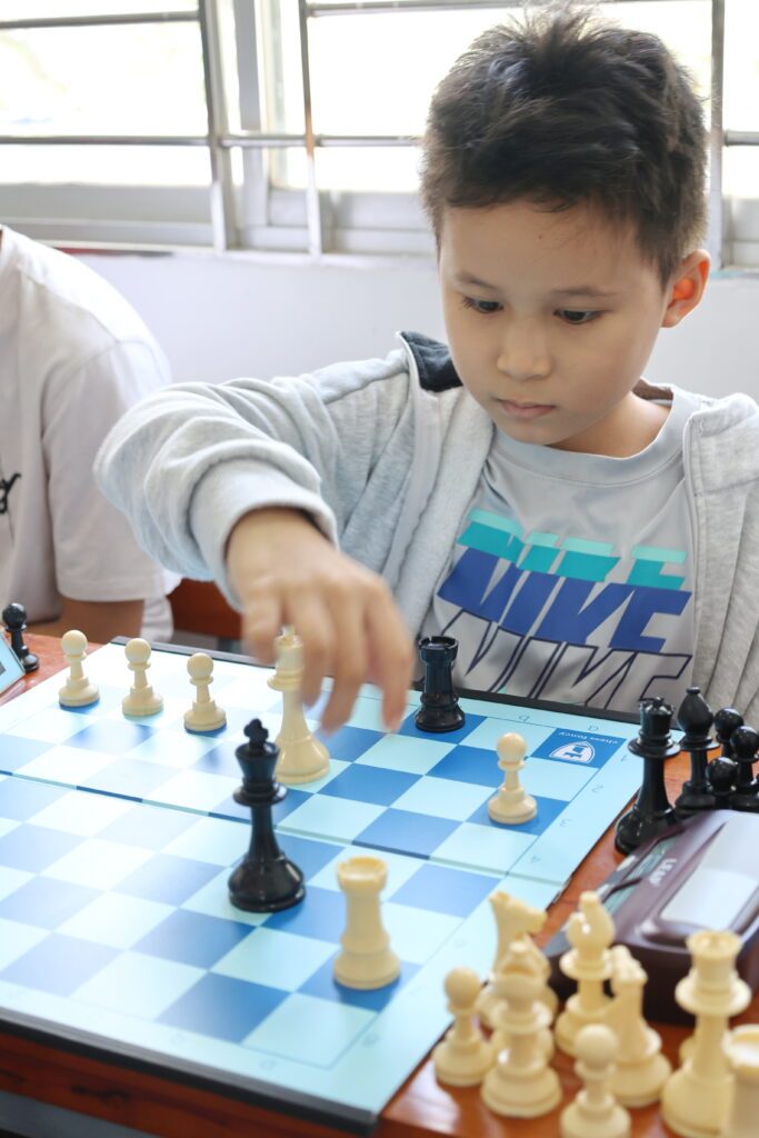 giải đấu cờ vua Chess fancy lần 1: ánh mắt kiên định của kỳ thủa Khoa Nhân